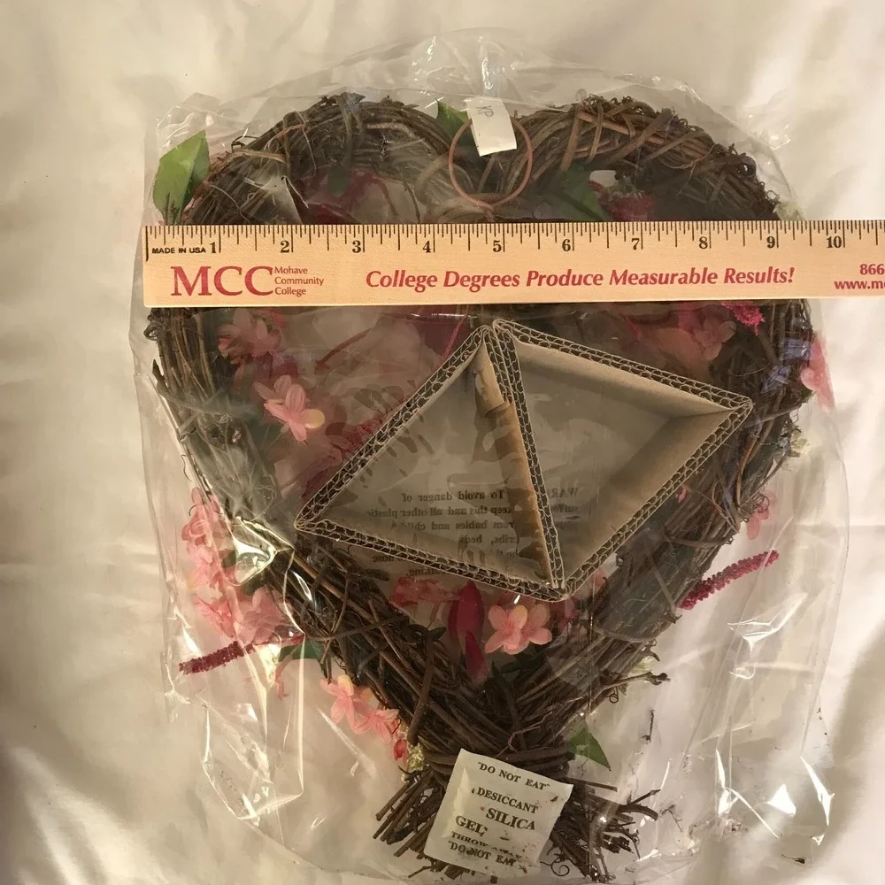 Avon Gift collections spring heart wreath